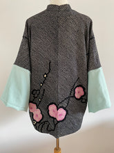 Load image into Gallery viewer, Silk haori
